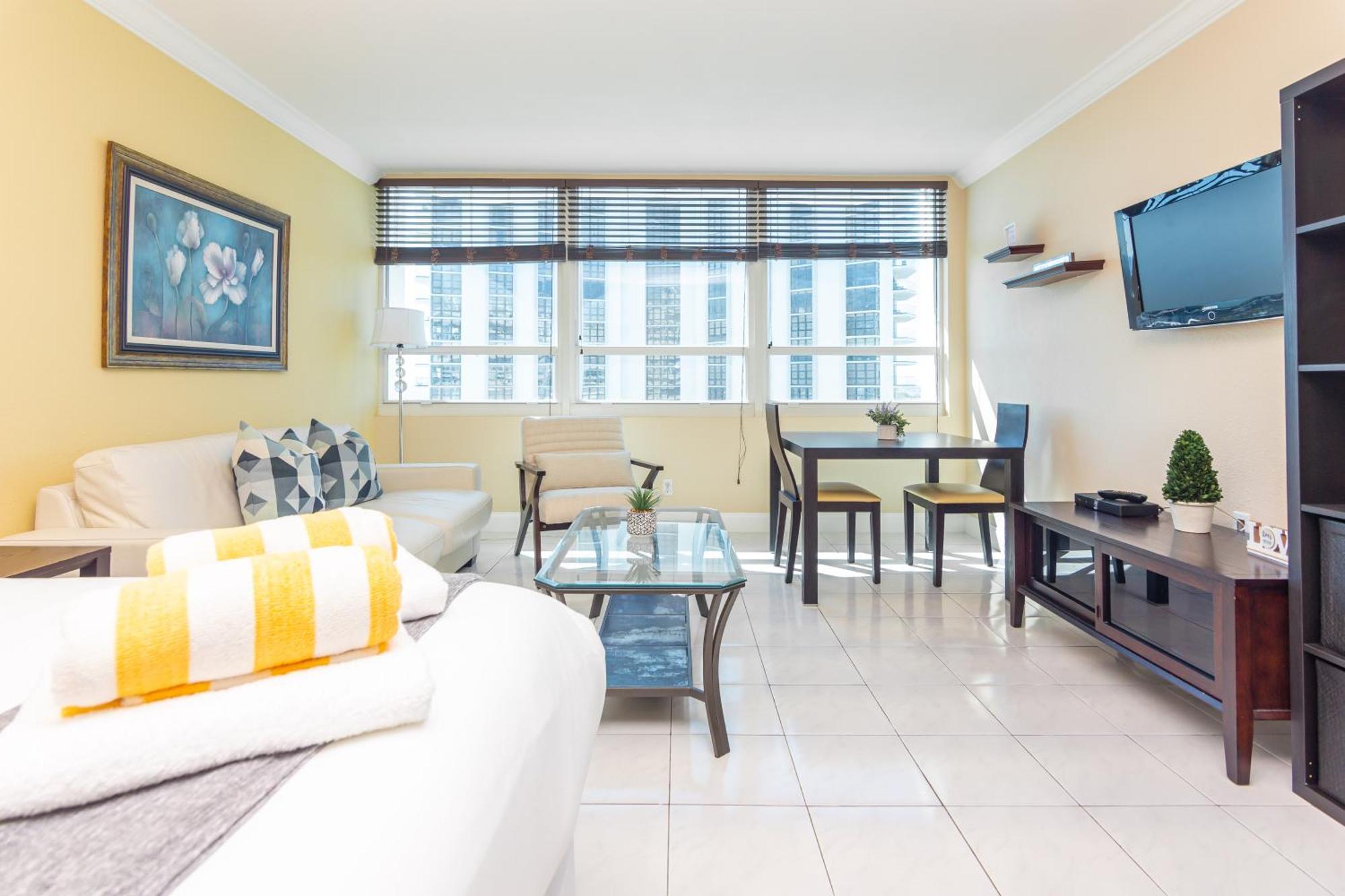 ميامي بيتش Girasole Apartments الغرفة الصورة