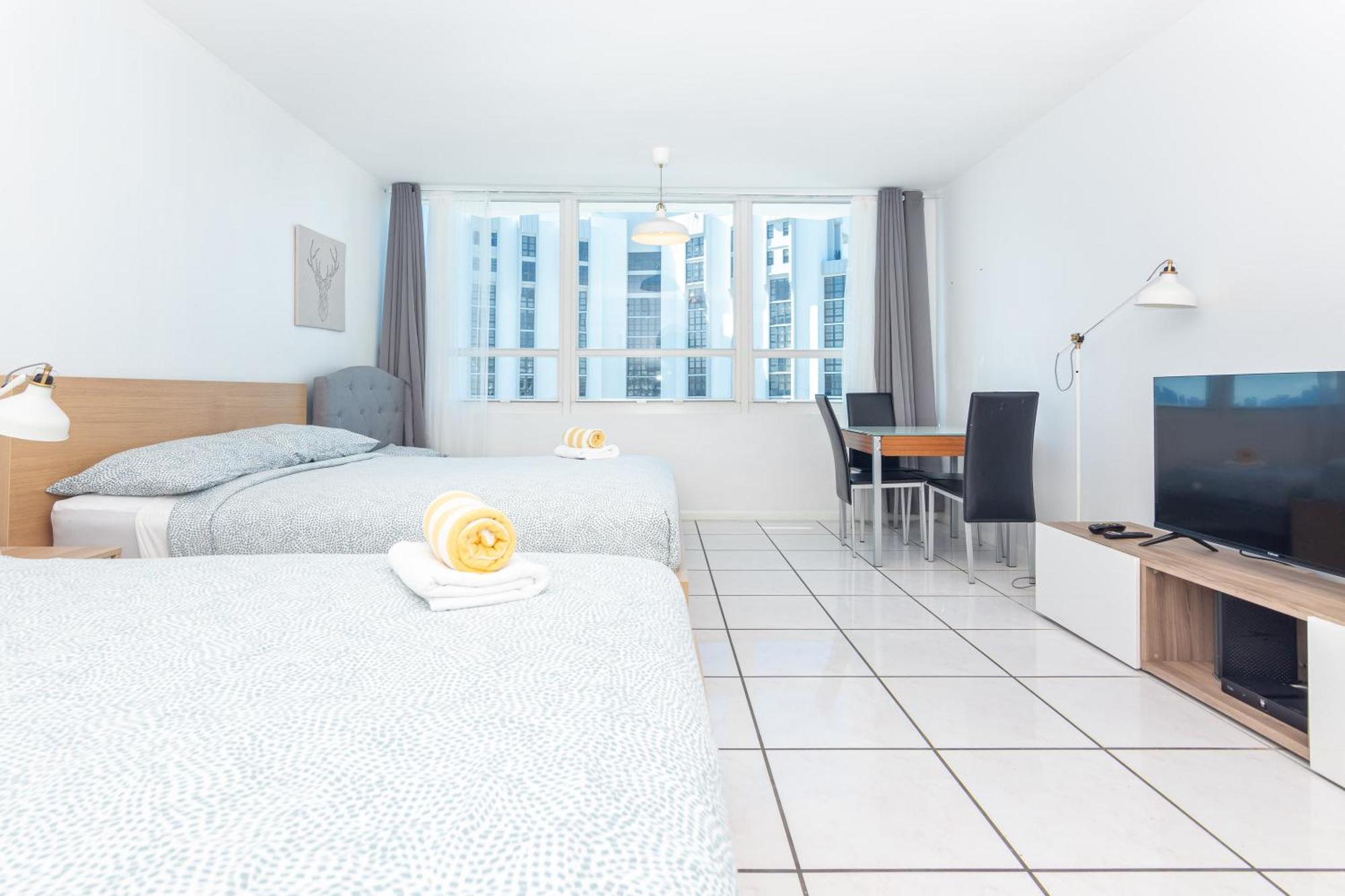ميامي بيتش Girasole Apartments الغرفة الصورة